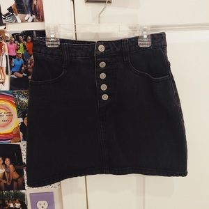 Brandy Melville: button up black skirt
